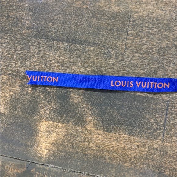 Louis Vuitton Box & Ribbon - Picture 10 of 11
